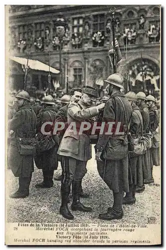 Cartes postales Medaille Fetes de la victoire 14 juillet 1919 Place de l&#39hotel de ville Marechal Foch accroch