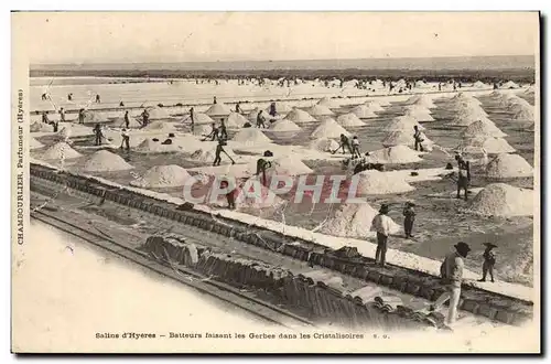 Cartes postales Folklore Marais Salants Salins d&#39Hyeres Batteurs faisant les gerbes dans les cristalisoires