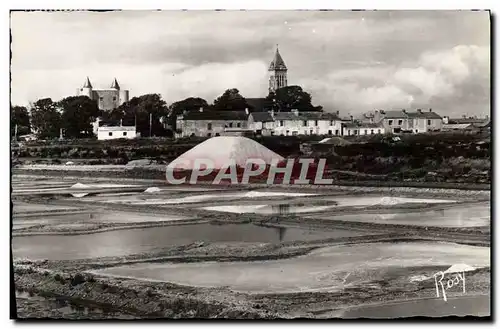 Cartes postales moderneFolklore Marais Salants Noirmoutier Vue sur le chateau et l&#39eglise prise des marais salants