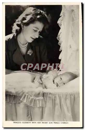 Cartes postales Princess Elizabeth with her infant son Prince Charles