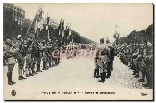 Cartes postales Militaria Medaille Revue du 14 juillet 1917 Remise de decorations