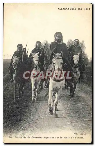 Ansichtskarte AK Militaria Patrouille de Goumiers algeriens sur la route de Furnes