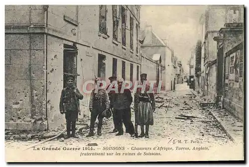 Cartes postales Militaria Soissons Chasseurs d&#39Afrique Turcos Anglais fraternisant sur les ruines de Soissons