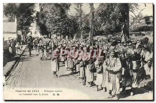 Ansichtskarte AK Militaria Troupes noires se rendant sur le front