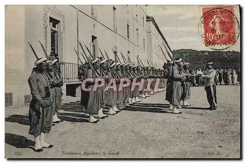 Cartes postales Militaria Tirailleurs algeriens La Garde