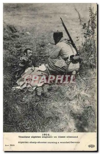 Cartes postales Militaria Tirailleur algerien soignant un blesse allemand