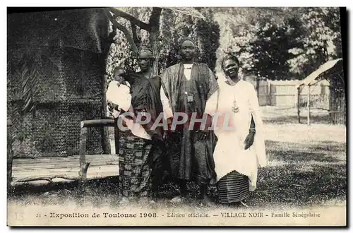 Ansichtskarte AK Homme Noir negre Exposition de Toulouse 1908 Village Noir Famille Senegalaise