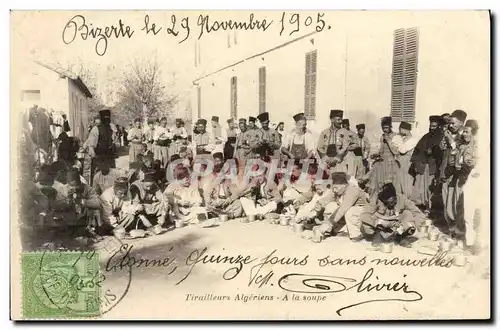 Cartes postales Militaria Tirailleurs algeriens a la soupe