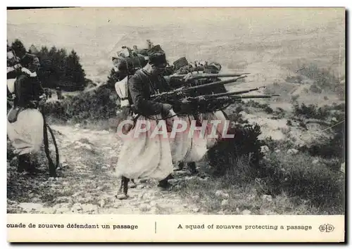 Cartes postales Militaria Escouade de zouaves defendant un passage