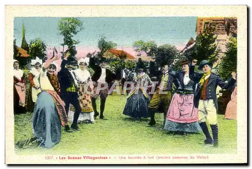 Cartes postales Folklore Une bourree a huit Anciens costumes du Velay