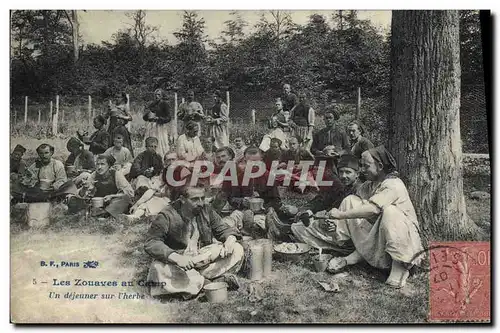 Cartes postales Militaria Les Zouaves au camp Un dejeuner sur l&#39herbe