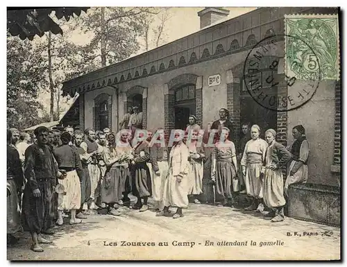 Ansichtskarte AK Militaria Les Zouaves au camp En attendant la gamelle