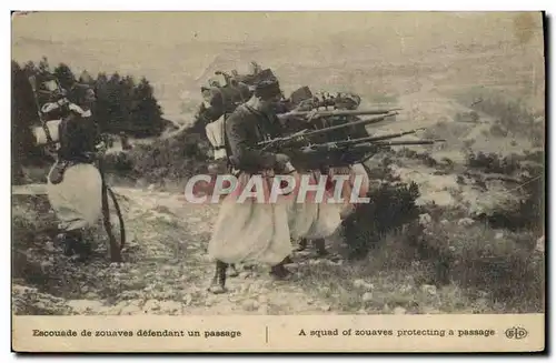 Cartes postales Militaria Escouade de Zouaves defendant un passage