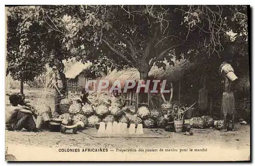 Cartes postales Negre Homme Noir Colonies Africaines Preparation des paniers de manioc pour le marche