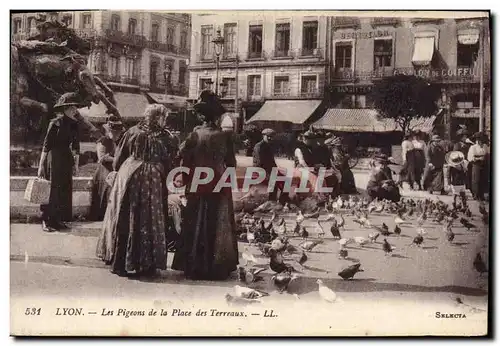 Ansichtskarte AK Colombe Colombophilie Lyon Les pigeons de la Place des Terreaux