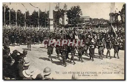 Ansichtskarte AK Militaria Paris les Fetes de la Victoire 14 Juillet 1919 Les Zouaves