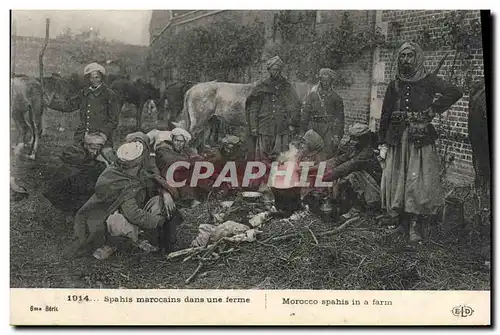 Cartes postales Militaria Spahis marocains dans une ferme