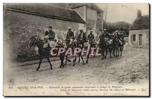 Cartes postales Militaria Patrouille de Spahis marocains traversant le village de Ribecourt