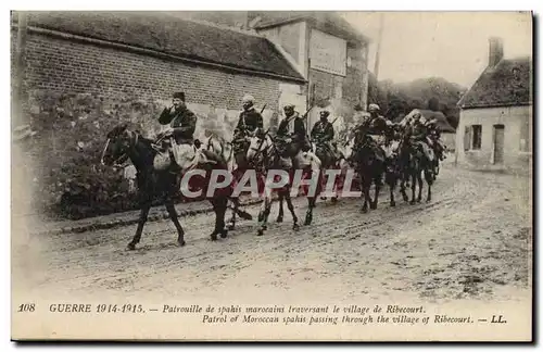 Cartes postales Militaria Patrouille de Spahis Marocains traversant la village de Ribecourt