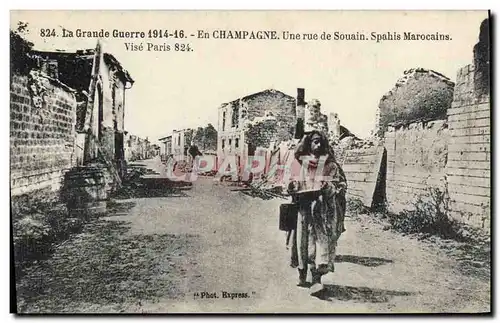 Ansichtskarte AK Militaria En Champagne Une rue de Souain Spahis Marocains