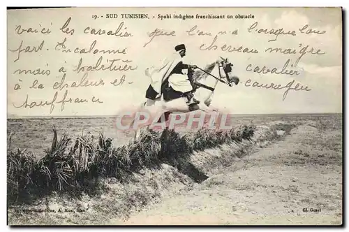 Cartes postales Militaria Sud Tunisien Spahi indigene franchissant un obstacle