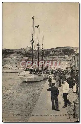 Cartes postales Bateau de peche Fecamp Le grand quai au moment du depart d'un Terre Neuvier