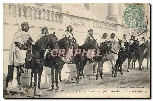 Ansichtskarte AK Militaria Marseille Exposition coloniale Spahis escorant le roi du Cambordge