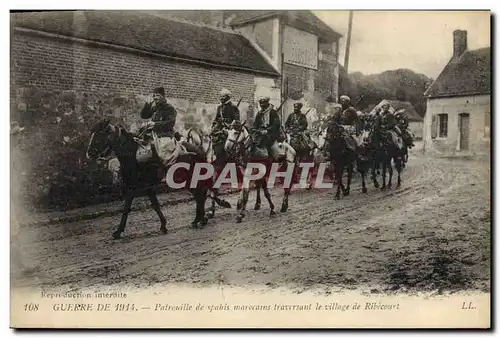 Cartes postales Militaria Patrouille de Spahis Marocains traversant le village de Ribecourt