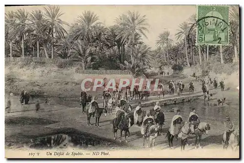 Cartes postales Militaria Tunisie Un defile de Spahis