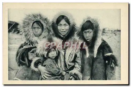Ansichtskarte AK Polaire En famille Chez les Esquimaux du Detroit de Behring Alaska