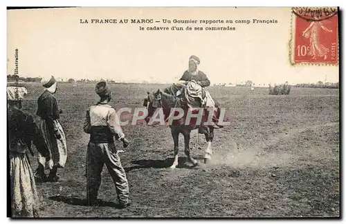 Cartes postales Militaria La France au Maroc Un Goumier rapporte au camp Francais le cadavre d&#39un de ses cama