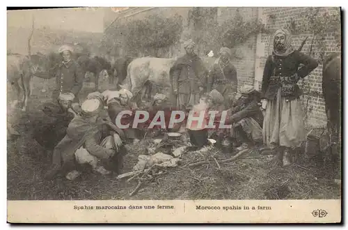 Ansichtskarte AK Militaria Spahis Marocains dans une ferme