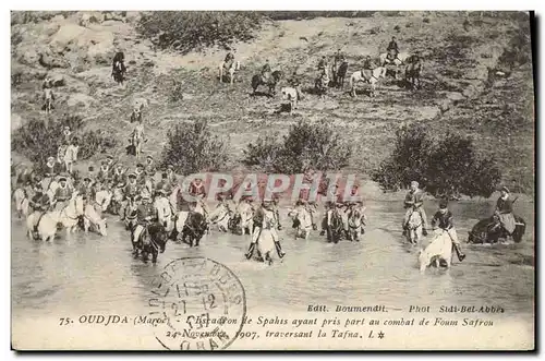 Ansichtskarte AK Militaria Oudjda Maroc L&#39escadron de Spahis ayant pris part au combat de Foum Safrou traversa