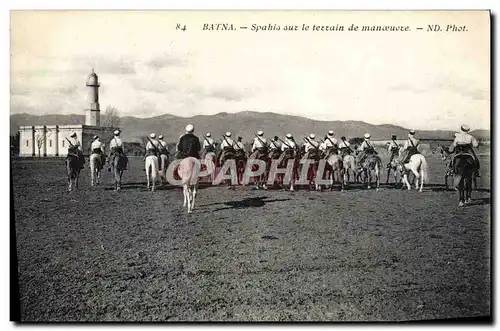 Ansichtskarte AK Militaria Batna Spahis sur le terrain de manoeuvre