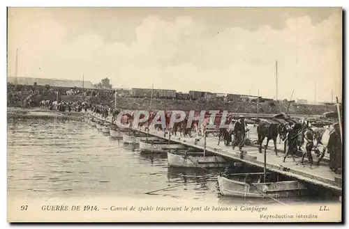 Cartes postales Militaria Convoi de Spahis traversant le pont de bateaux a Compiegne