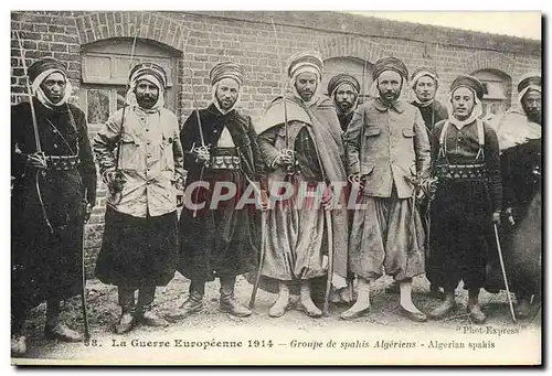 Cartes postales Militaria Groupe de Spahis Algeriens