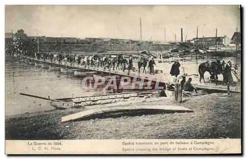 Cartes postales Militaria saphis traversant un pont de bateaux a Compiegne