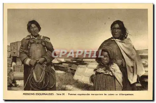 Ansichtskarte AK Polaire Missions Esquimaudes Femmes esquimaudes transportant les caisses au debarquement