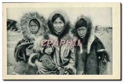 Ansichtskarte AK Polaire En famille Chez les Esquimaux du detroit de Behring Alaska