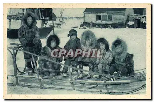 Ansichtskarte AK Polaire La jeune generation en fourrures Cercle Arctique Alaska