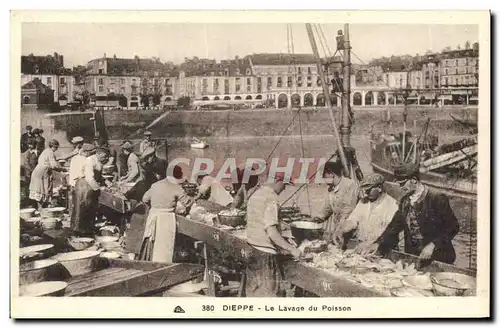 Cartes postales Peche Dieppe Le lavage du poisson