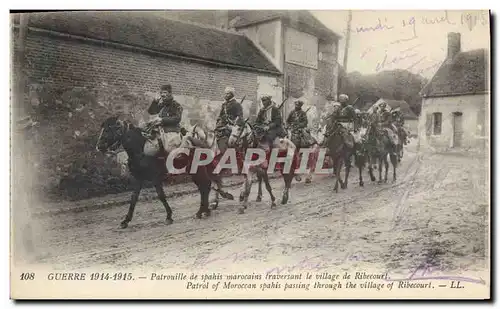 Cartes postales Militaria Patrouille de Spahis Marocains traversant le village de Ribecourt