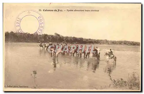 Ansichtskarte AK Militaria Colonne de Fez Spahis abreuvant leurs chevaux