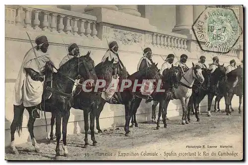 Ansichtskarte AK Militaria Marseille Exposition coloniale Spahis escortant le roi du Cambodge