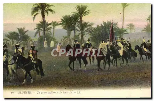 Cartes postales Militaria Un goum defilant a la fantasia