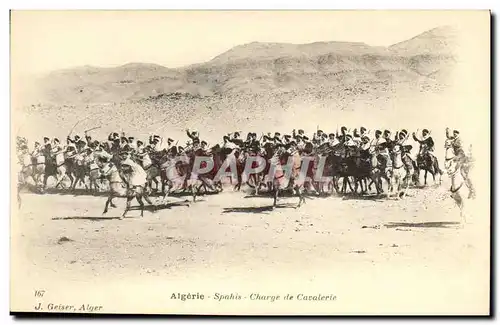 Ansichtskarte AK Militaria Algerie Spahis Charge de cavalerie