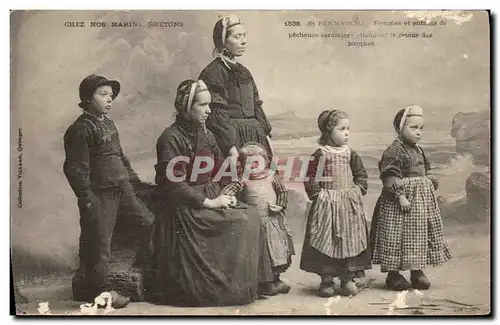 Cartes postales Peche Penmarch Femmes et enfants de pecheurs sardiniers attendant le retour des barques
