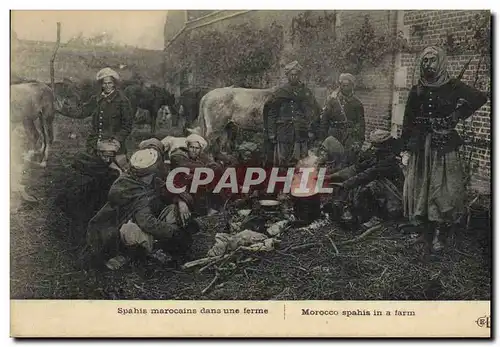 Cartes postales Militaria Spahis Marocains dans une ferme