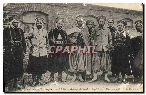 Cartes postales Militaria Groupe de Spahis algeriens