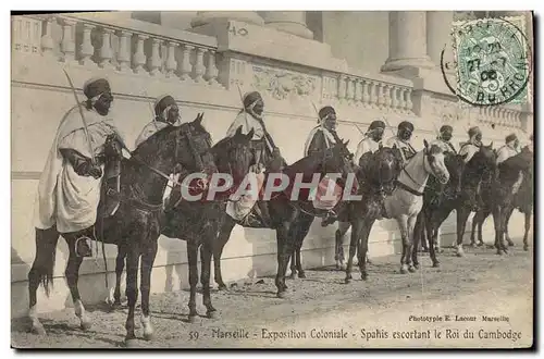 Ansichtskarte AK Militaria Marseille Exposition coloniale Spahis escortant le Roi du Cambodge